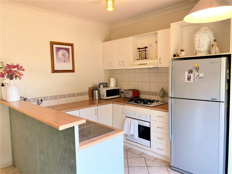 27 Elphinstone Way, Caroline Springs VIC 3023