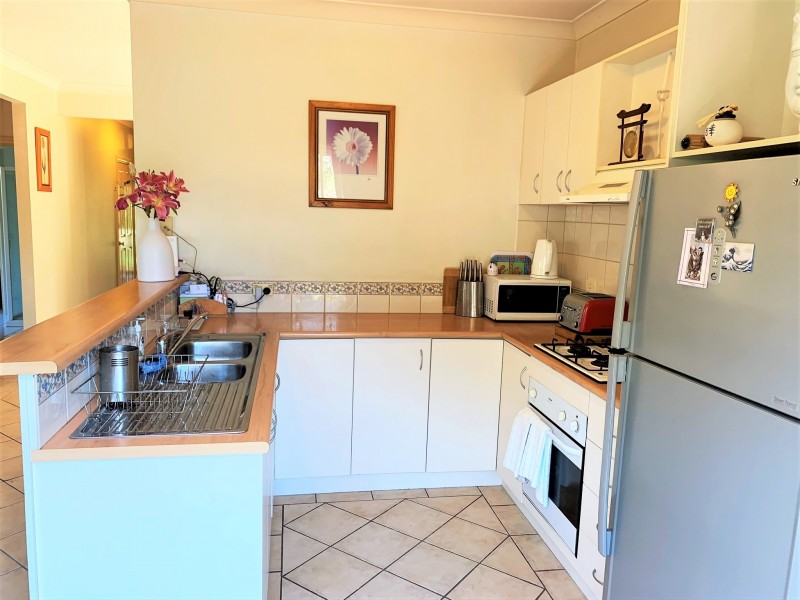 27 Elphinstone Way, Caroline Springs VIC 3023