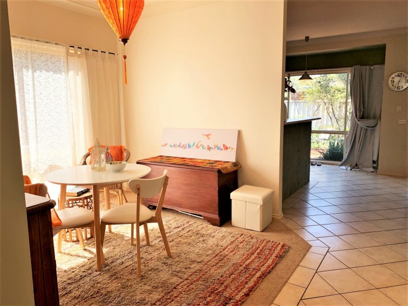 27 Elphinstone Way, Caroline Springs VIC 3023