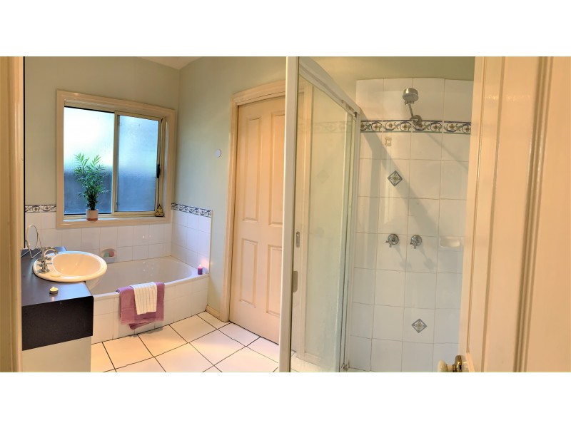 27 Elphinstone Way, Caroline Springs VIC 3023