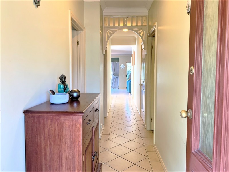 27 Elphinstone Way, Caroline Springs VIC 3023