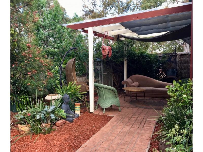 27 Elphinstone Way, Caroline Springs VIC 3023