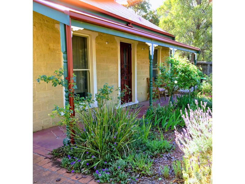 27 Elphinstone Way, Caroline Springs VIC 3023