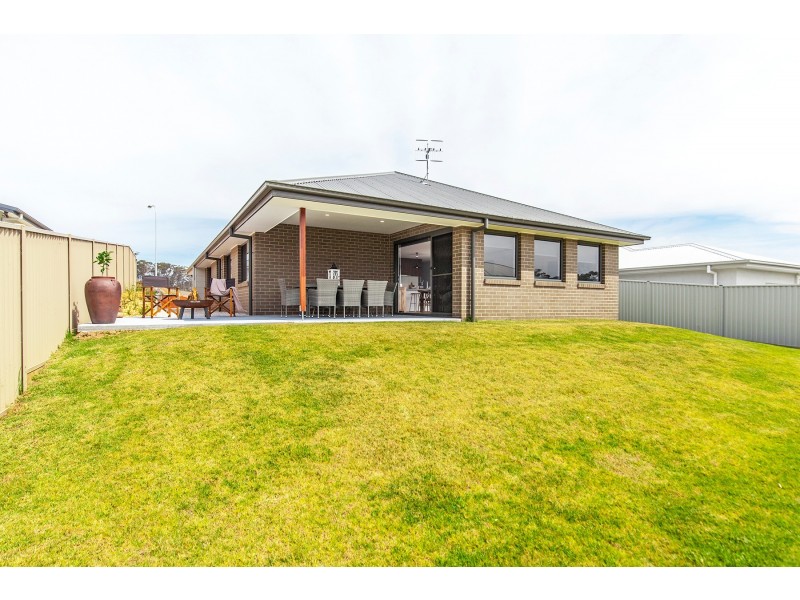 15 Jardine Road, Sunshine Bay NSW 2536