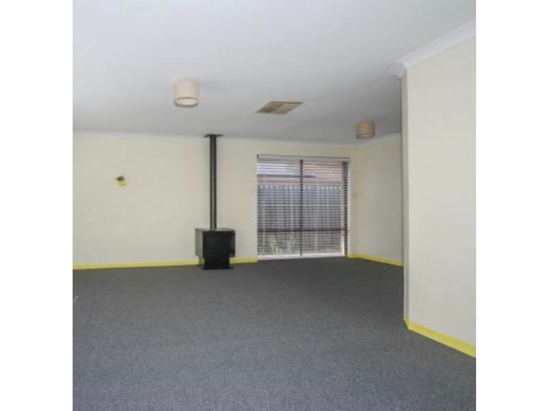 26 Regal Drive, Thornlie WA 6108