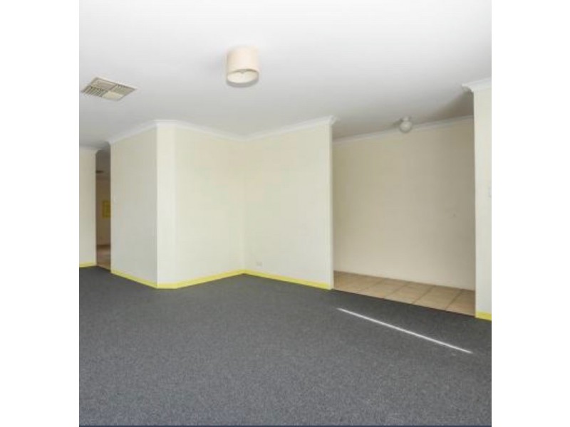 26 Regal Drive, Thornlie WA 6108