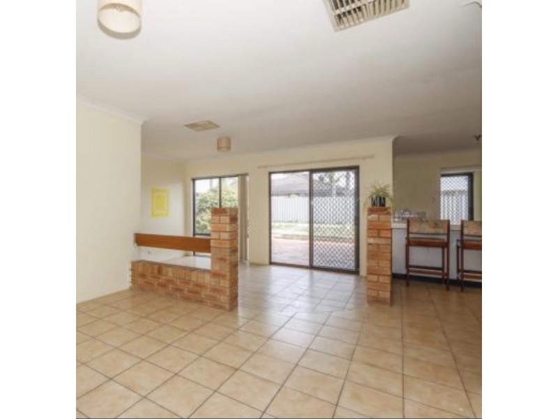 26 Regal Drive, Thornlie WA 6108