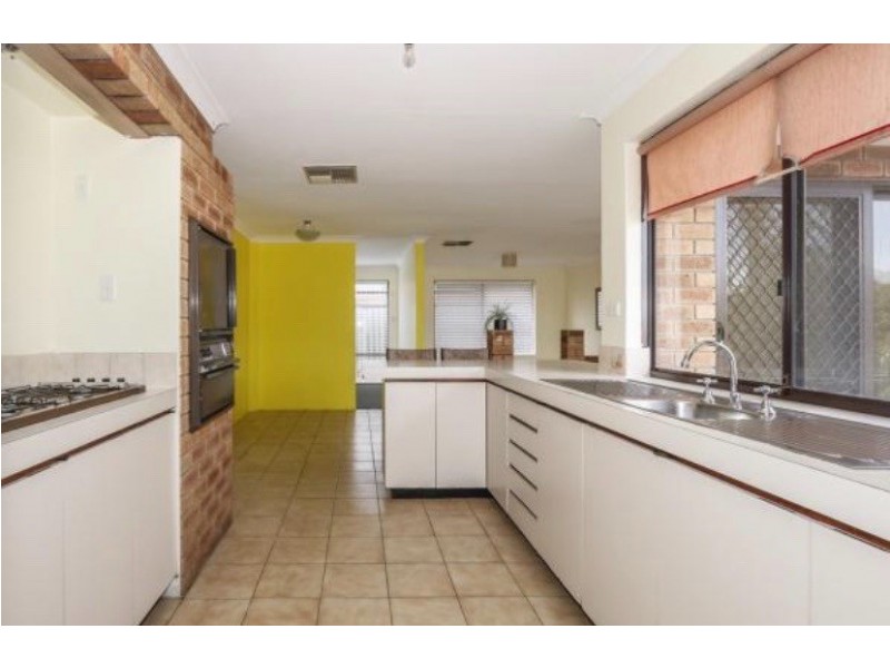 26 Regal Drive, Thornlie WA 6108