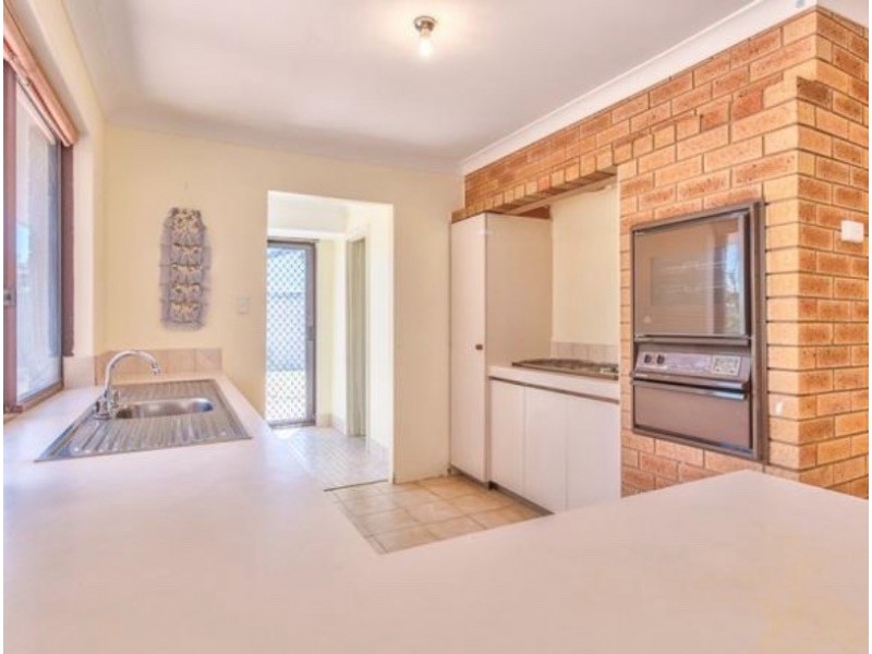 26 Regal Drive, Thornlie WA 6108