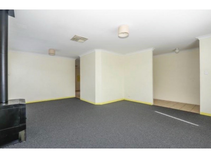 26 Regal Drive, Thornlie WA 6108