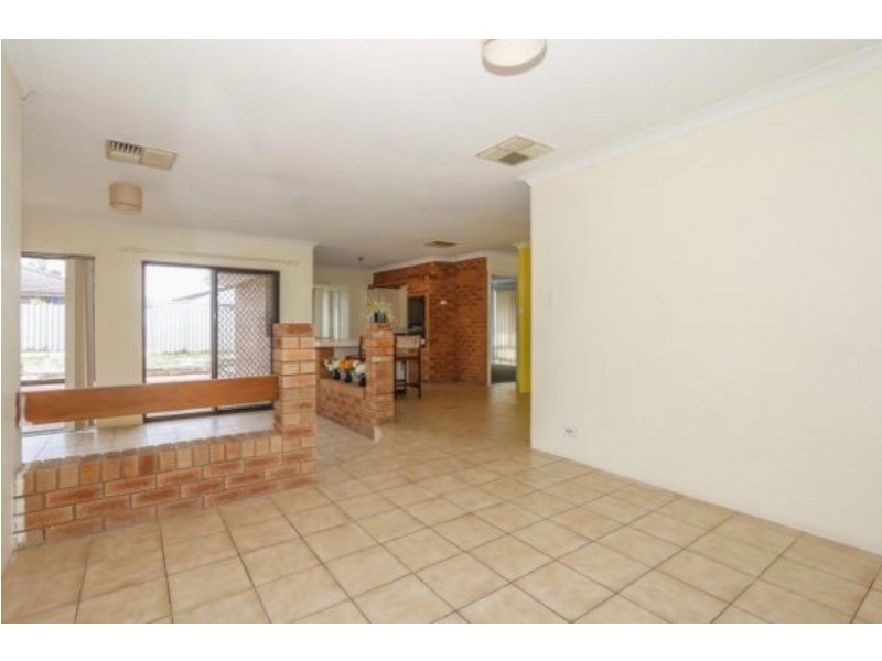 26 Regal Drive, Thornlie WA 6108