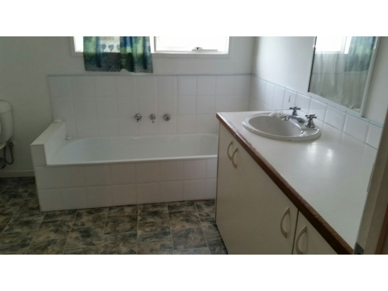 2/1 Kenilworth Avenue, Frankston VIC 3199