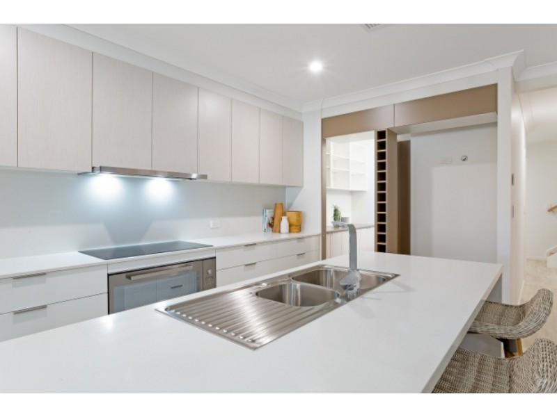 5 Third Avenue, Scarborough QLD 4020