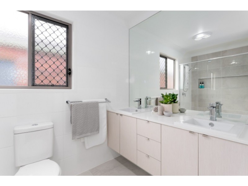 5 Third Avenue, Scarborough QLD 4020