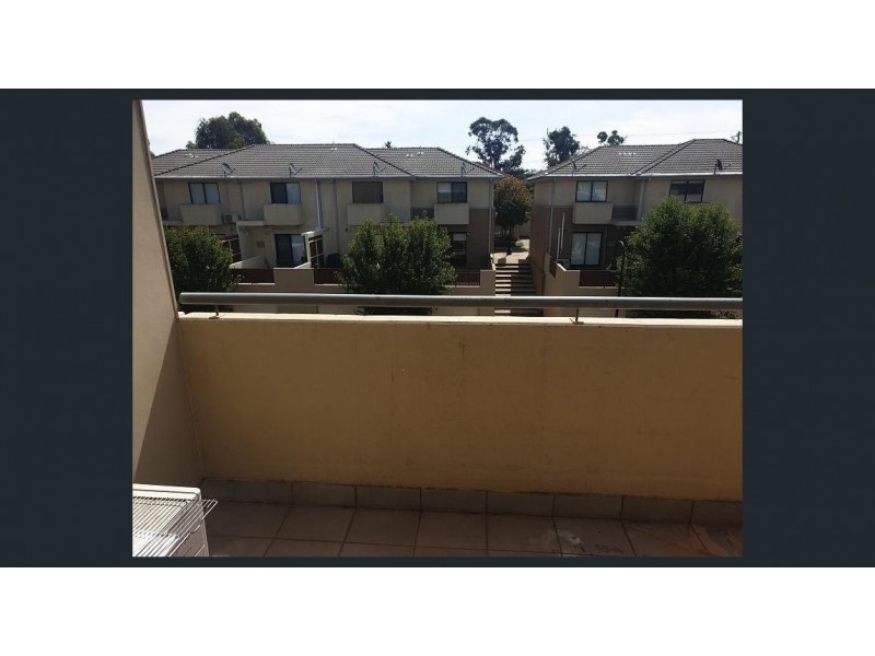 33/1 Greenfield Drive, Clayton VIC 3168