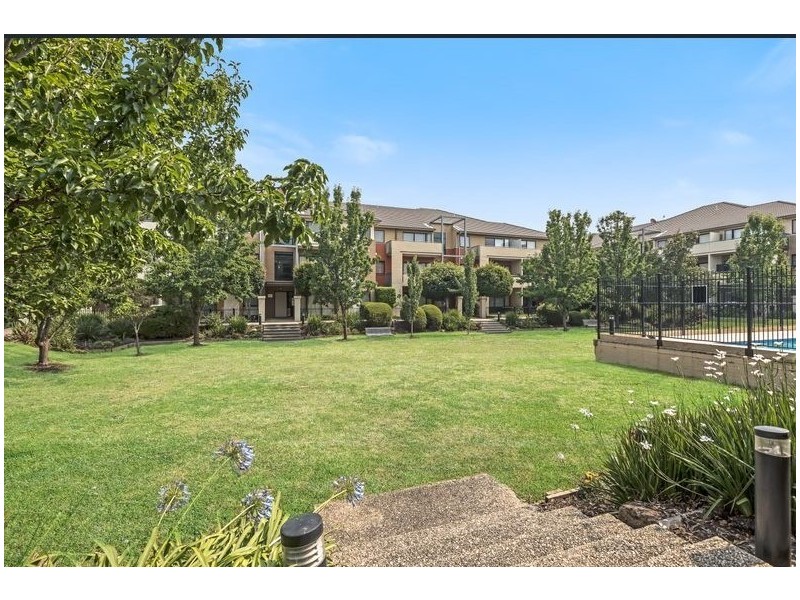 33/1 Greenfield Drive, Clayton VIC 3168