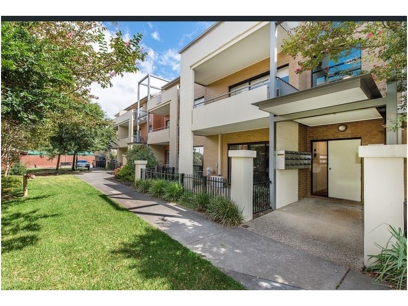 33/1 Greenfield Drive, Clayton VIC 3168