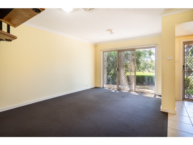 33 Phoenix Avenue, Beaumont Hills NSW 2155