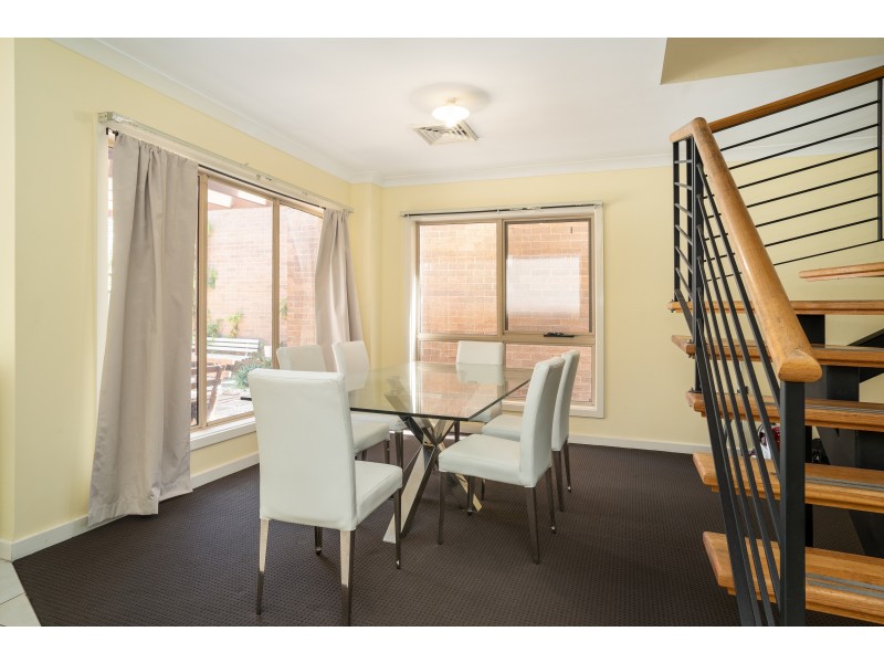 33 Phoenix Avenue, Beaumont Hills NSW 2155