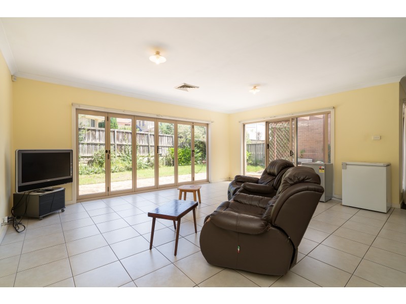 33 Phoenix Avenue, Beaumont Hills NSW 2155