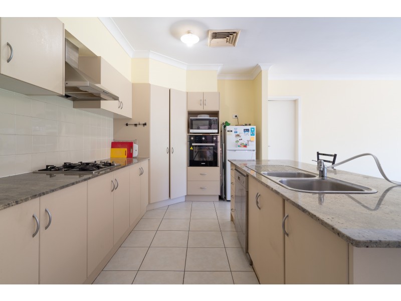 33 Phoenix Avenue, Beaumont Hills NSW 2155