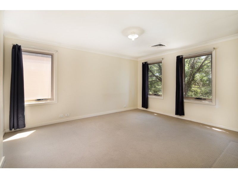 33 Phoenix Avenue, Beaumont Hills NSW 2155