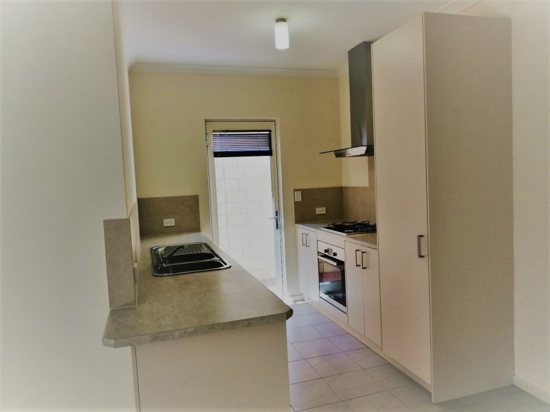 4/4 Debenham Street, Thornlie WA 6108