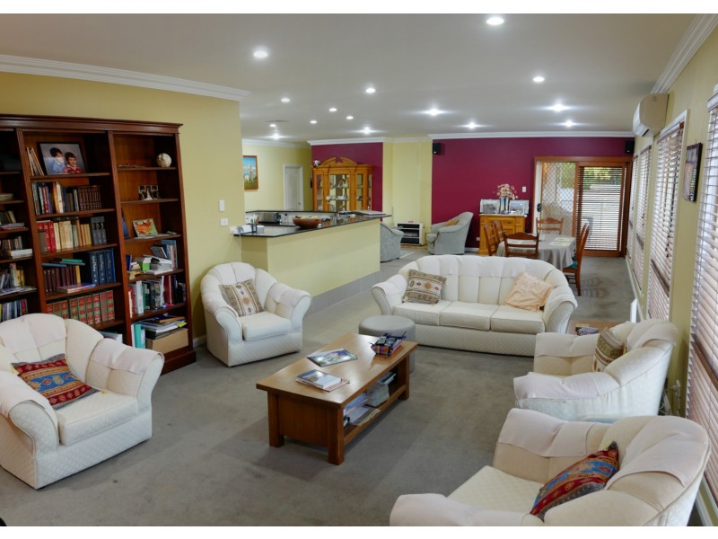 200 Freemans Drive, Morisset NSW 2264