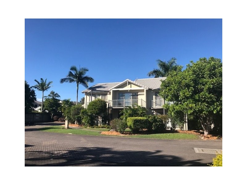 18 Lake Weyba Drive, Noosaville QLD 4566