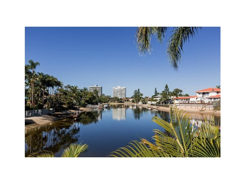 42 Merrimac Boulevard, Broadbeach Waters QLD 4218