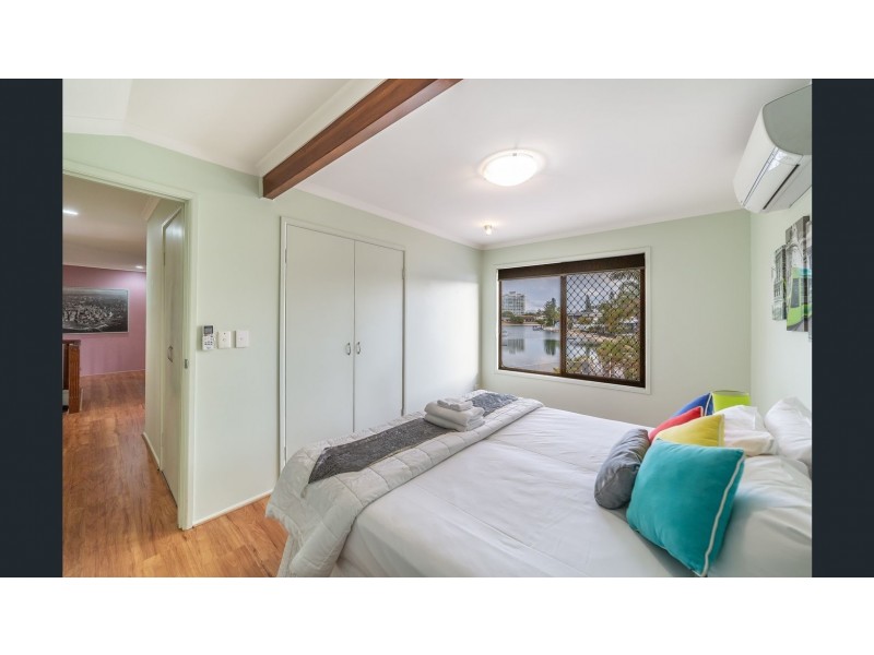 42 Merrimac Boulevard, Broadbeach Waters QLD 4218