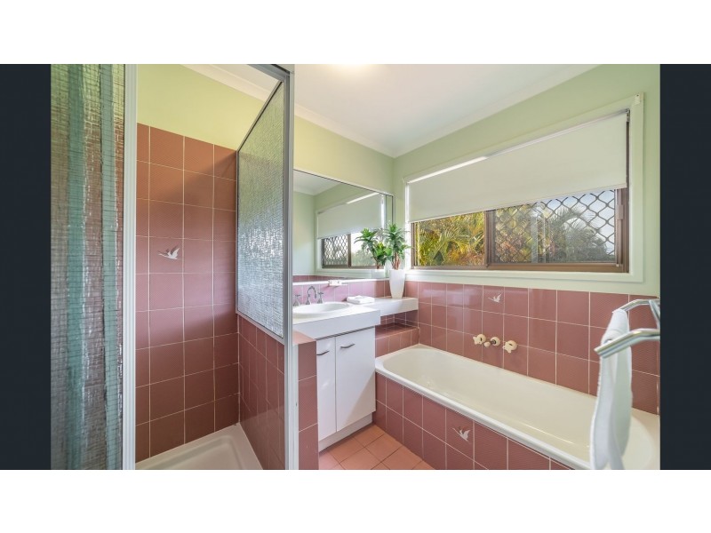 42 Merrimac Boulevard, Broadbeach Waters QLD 4218