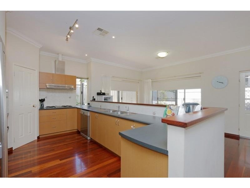 16 Swiftlet Way, Gwelup WA 6018