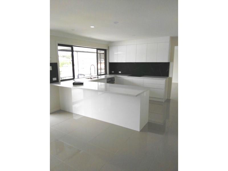 21 KURRAWA AVE, Mermaid Waters QLD 4218