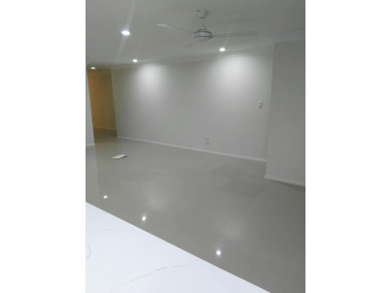 21 KURRAWA AVE, Mermaid Waters QLD 4218