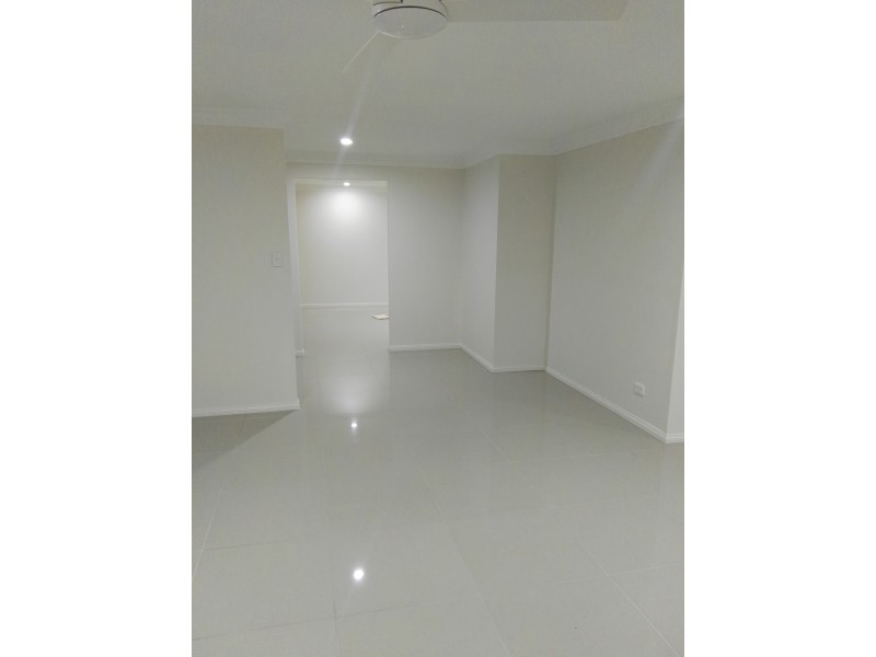 21 KURRAWA AVE, Mermaid Waters QLD 4218