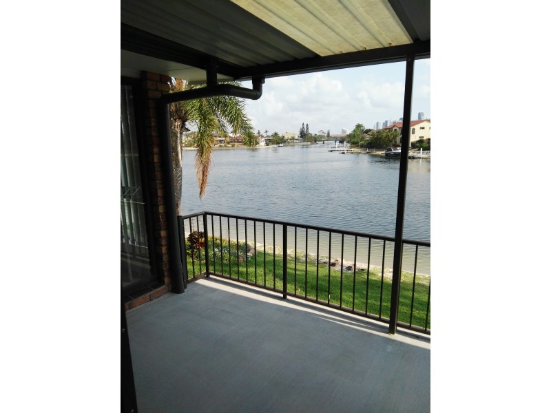 21 KURRAWA AVE, Mermaid Waters QLD 4218