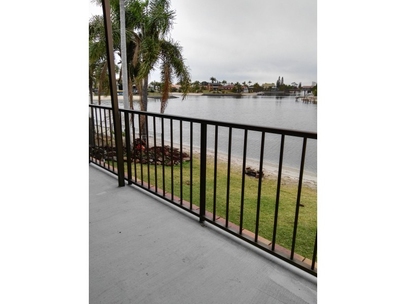 21 KURRAWA AVE, Mermaid Waters QLD 4218