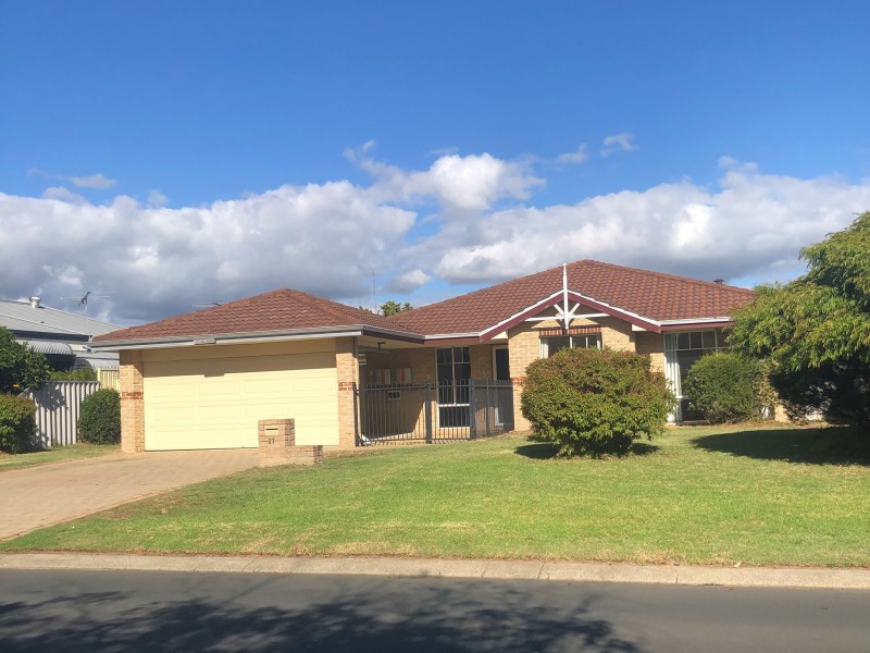 27 Recreation Drive, Eaton WA 6232
