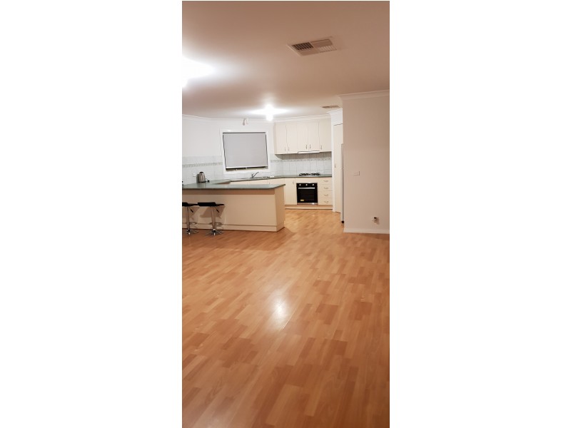 37 Songlark Crescent, Werribee VIC 3030