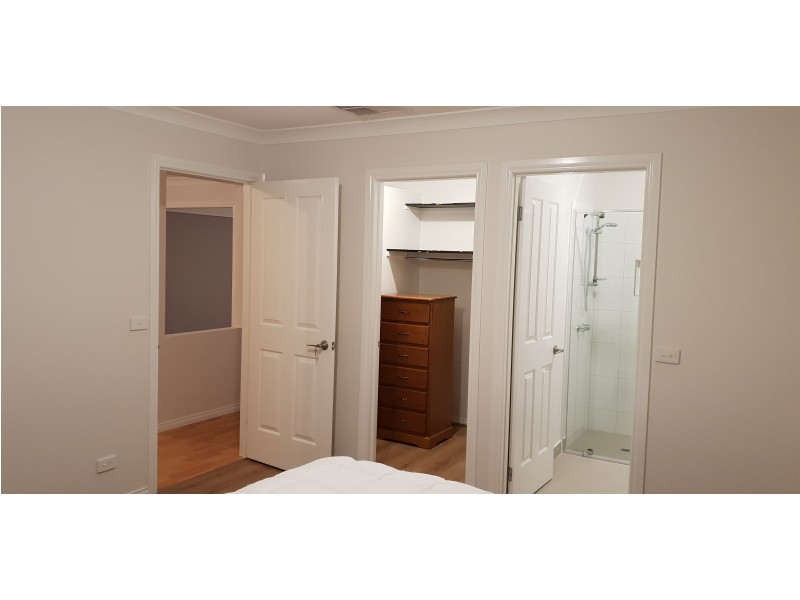 37 Songlark Crescent, Werribee VIC 3030