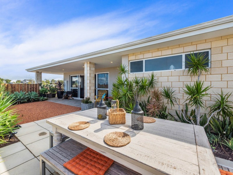 13 Capilano Avenue, Yanchep WA 6035