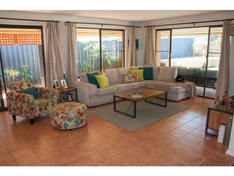 4 Bembridge Loop, Hocking WA 6065