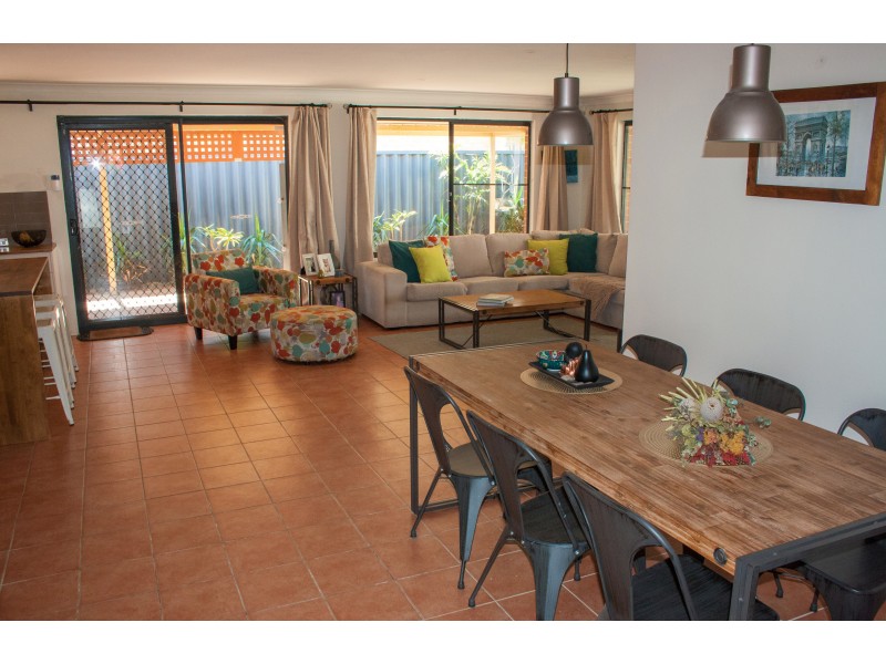 4 Bembridge Loop, Hocking WA 6065