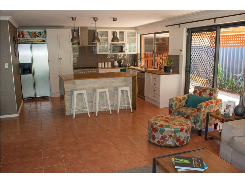 4 Bembridge Loop, Hocking WA 6065