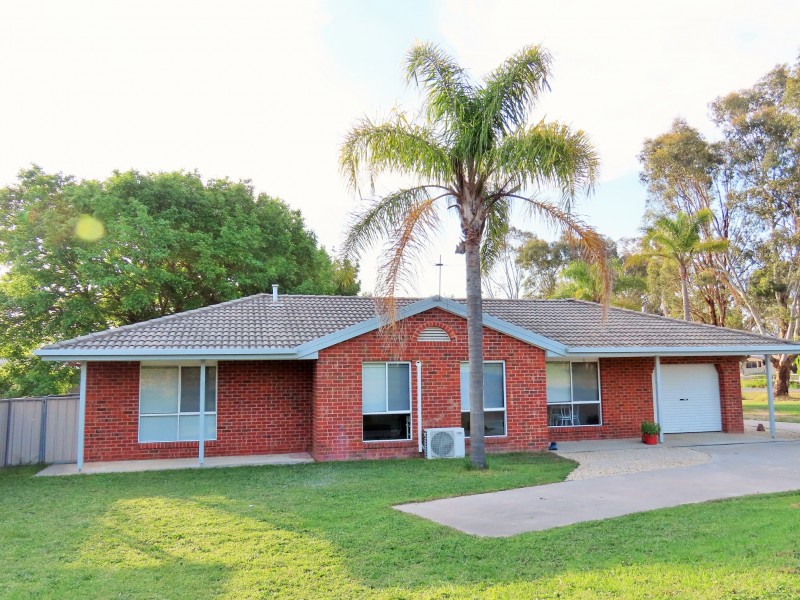 1/2 Gentle Road, Tangambalanga VIC 3691