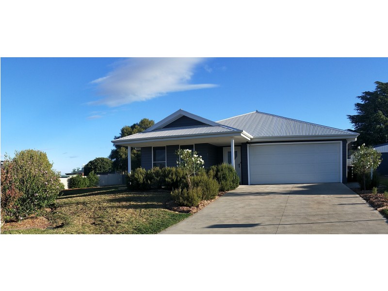 6 Vidler Place, Blayney NSW 2799