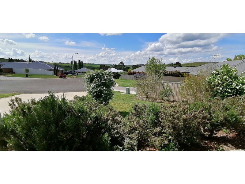 6 Vidler Place, Blayney NSW 2799