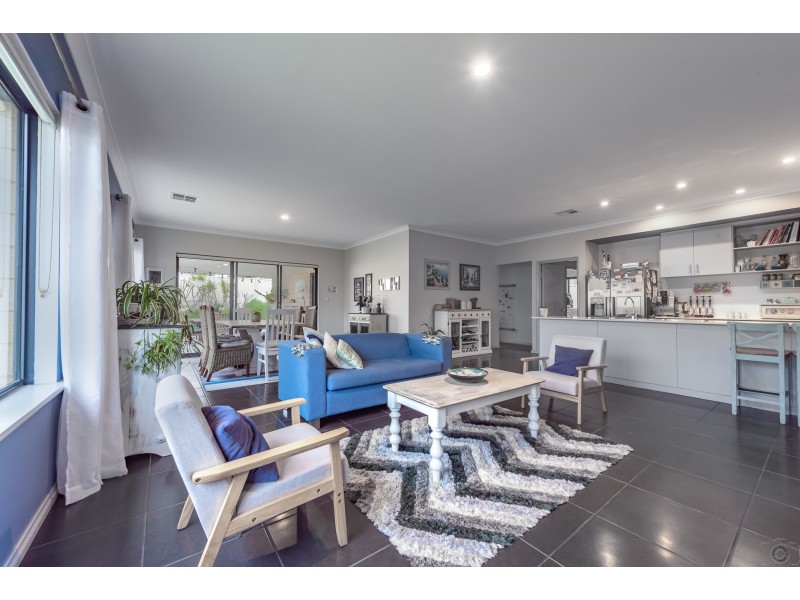 33 Carnaby Drive, Dawesville WA 6211