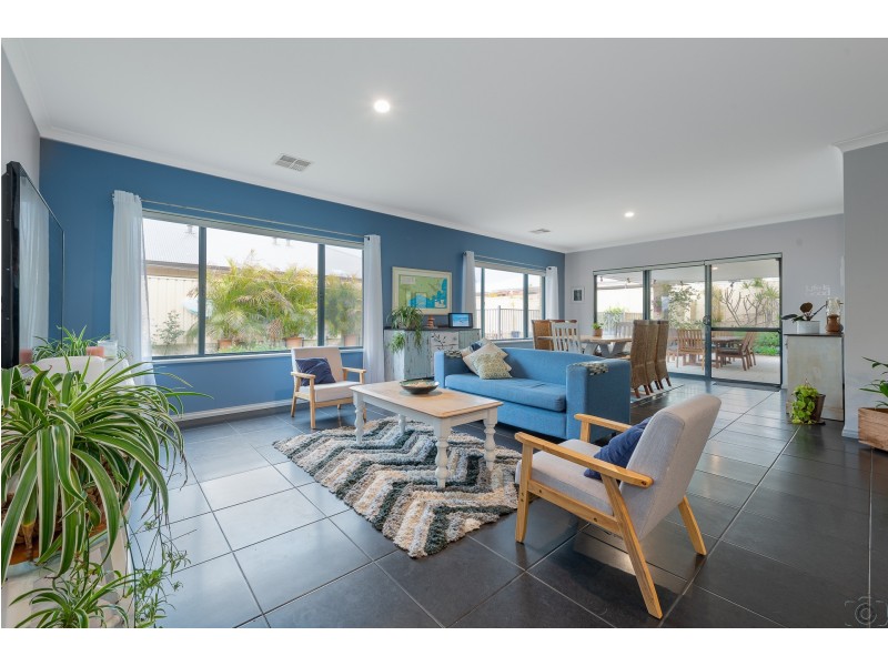 33 Carnaby Drive, Dawesville WA 6211